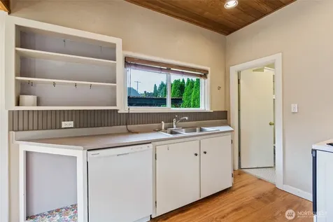 7841 12th Avenue NE Seattle WA 98115
