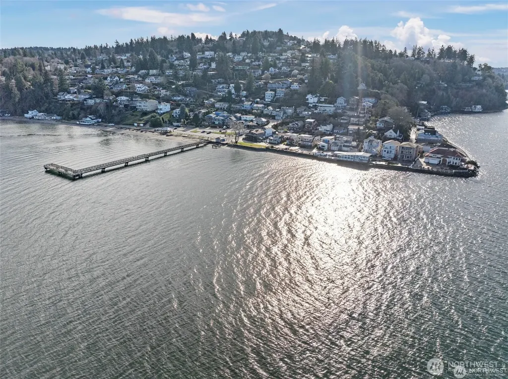 6726 Soundview Drive NE Tacoma WA 98422