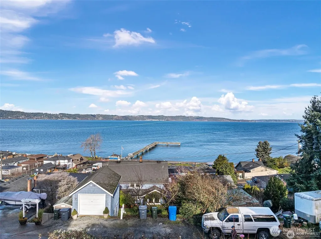 6726 Soundview Drive NE Tacoma WA 98422