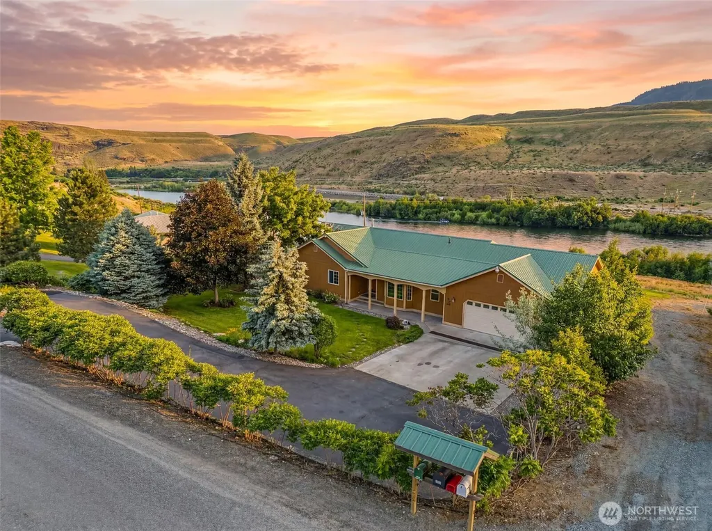 105 Bill Shaw Road Pateros WA 98846