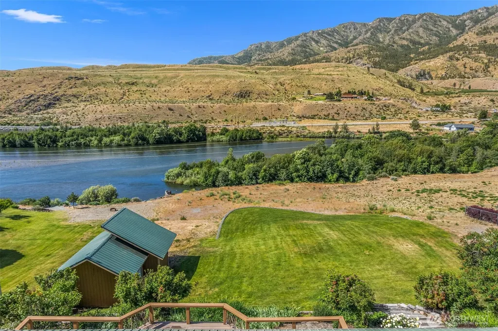 105 Bill Shaw Road Pateros WA 98846