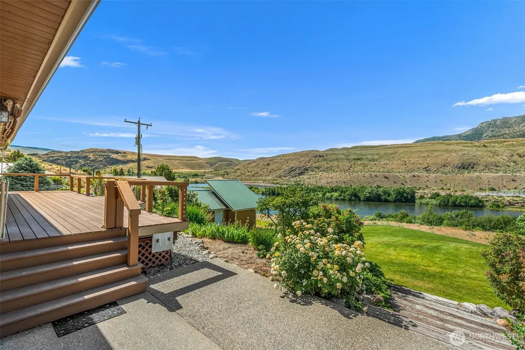 105 Bill Shaw Road Pateros WA 98846
