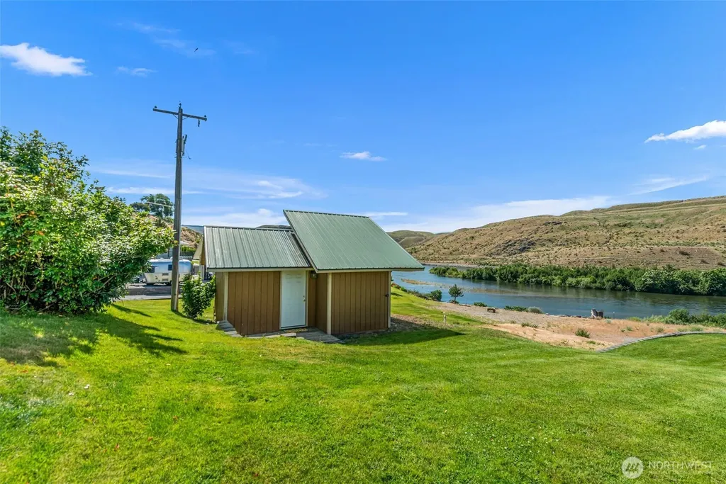105 Bill Shaw Road Pateros WA 98846