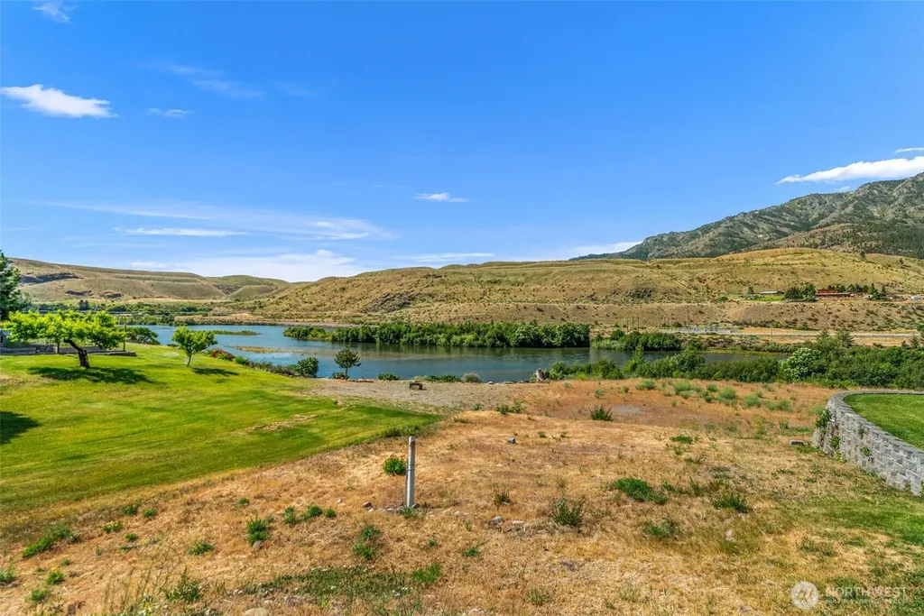 105 Bill Shaw Road Pateros WA 98846