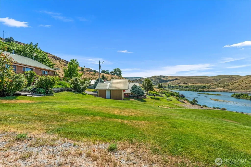 105 Bill Shaw Road Pateros WA 98846