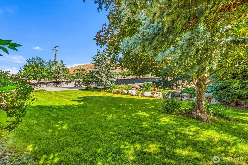 105 Bill Shaw Road Pateros WA 98846