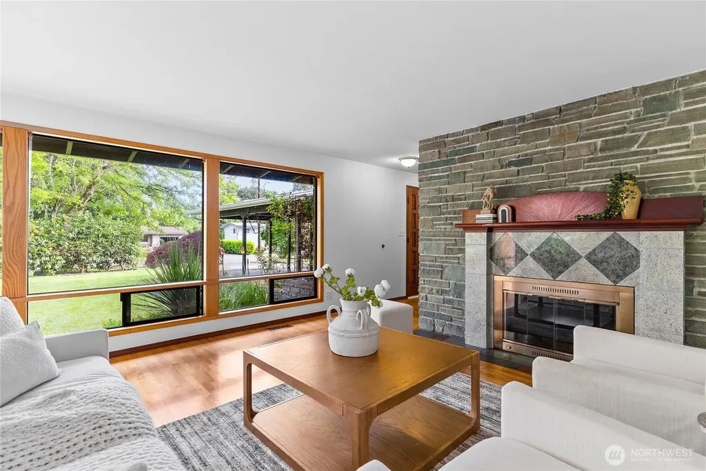 4215 189th Place SW Lynnwood WA 98036