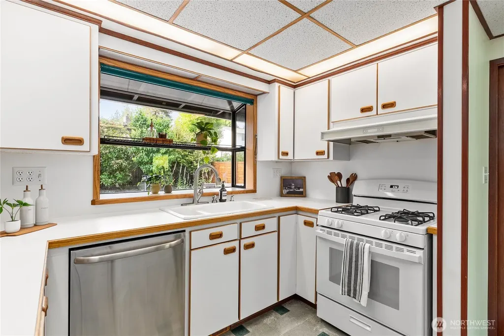 4215 189th Place SW Lynnwood WA 98036