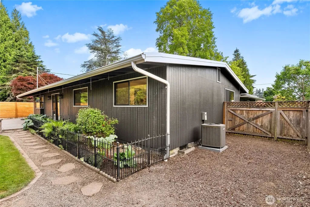 4215 189th Place SW Lynnwood WA 98036