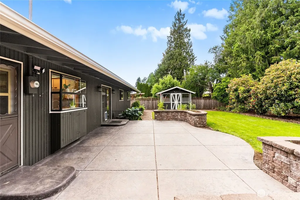 4215 189th Place SW Lynnwood WA 98036