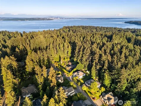 9545 NE Idel Weis Court Bainbridge Island WA 98110
