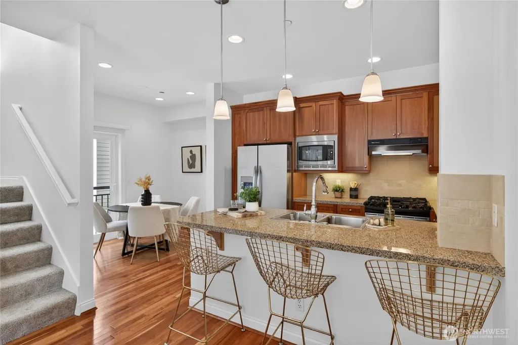 804 3rd Avenue N Seattle WA 98109