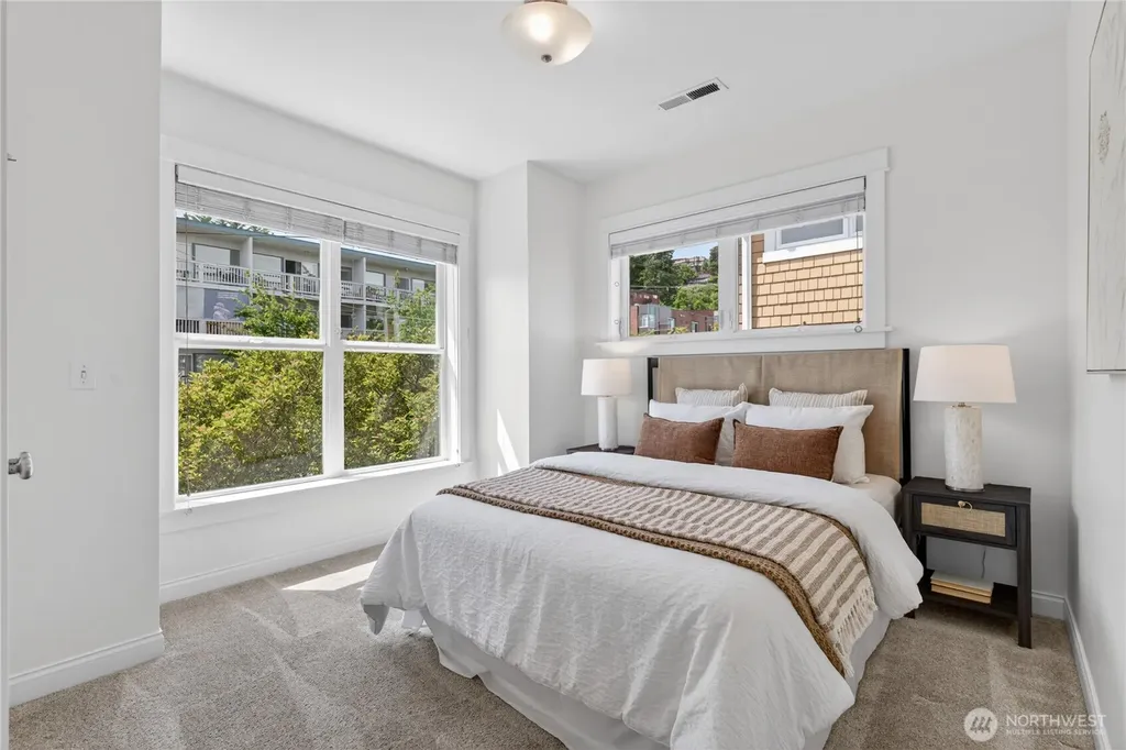 804 3rd Avenue N Seattle WA 98109