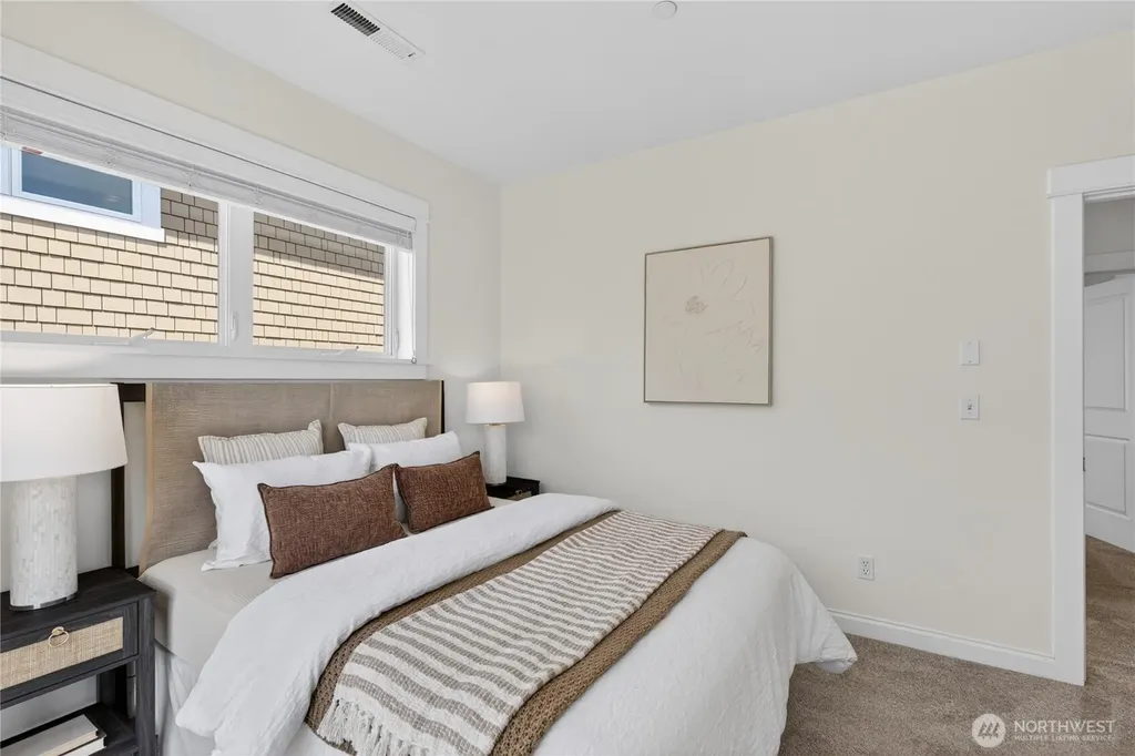 804 3rd Avenue N Seattle WA 98109