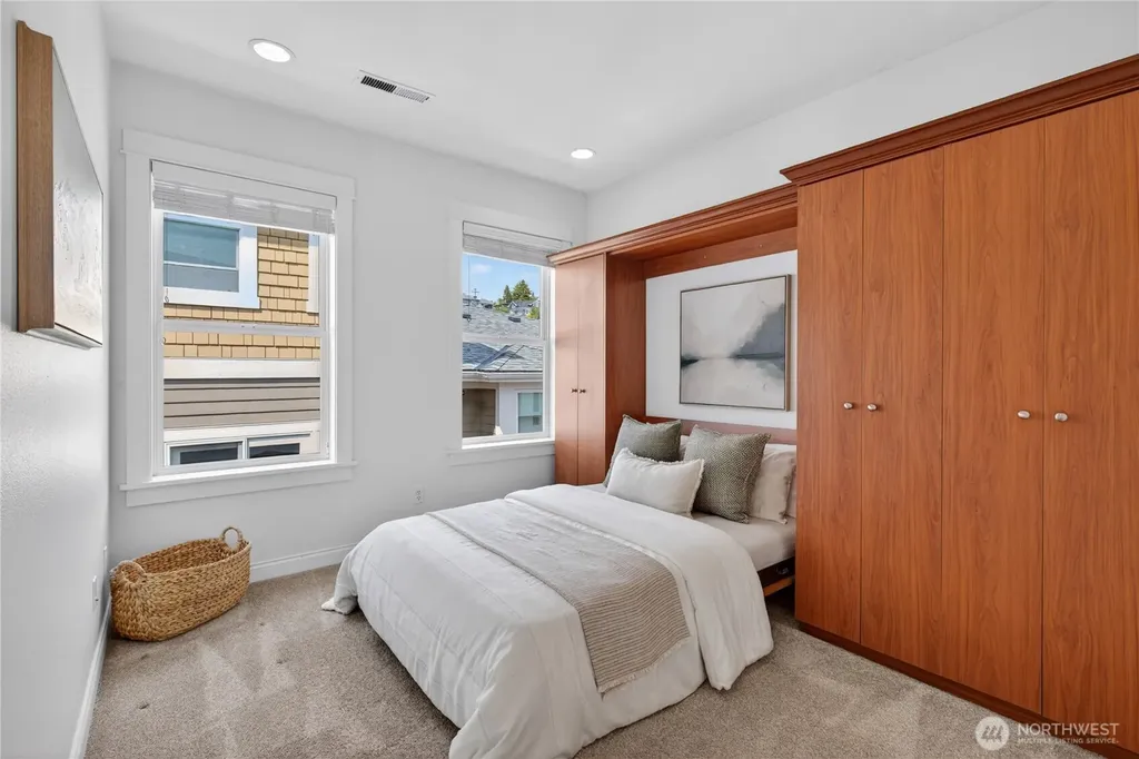 804 3rd Avenue N Seattle WA 98109