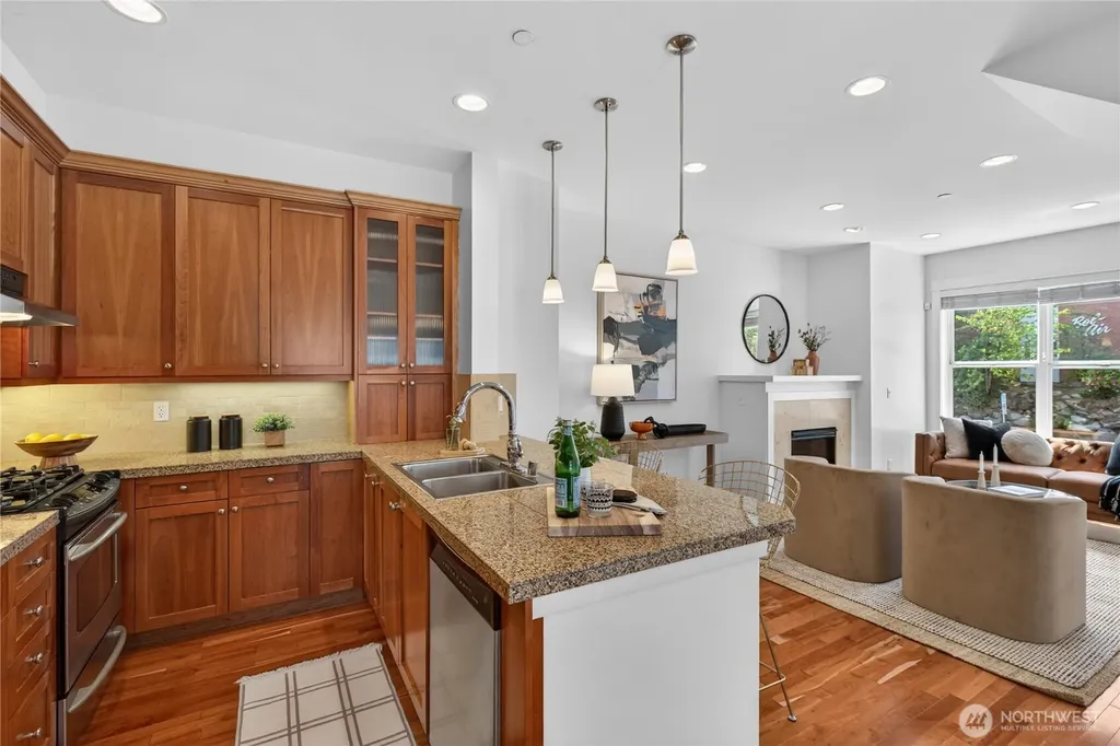 804 3rd Avenue N Seattle WA 98109