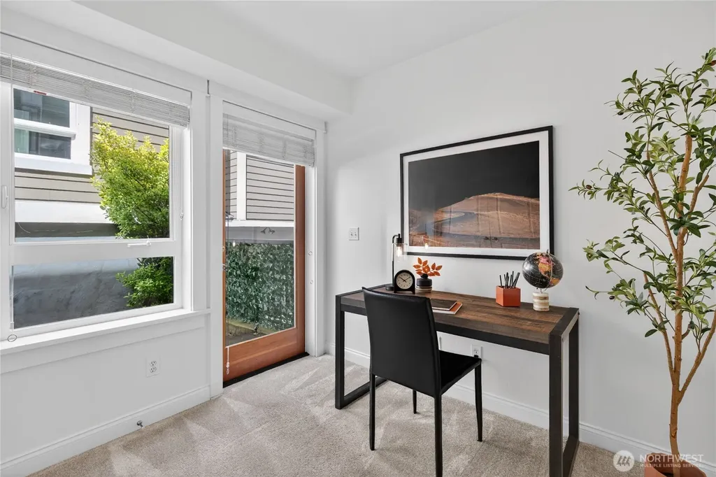 804 3rd Avenue N Seattle WA 98109