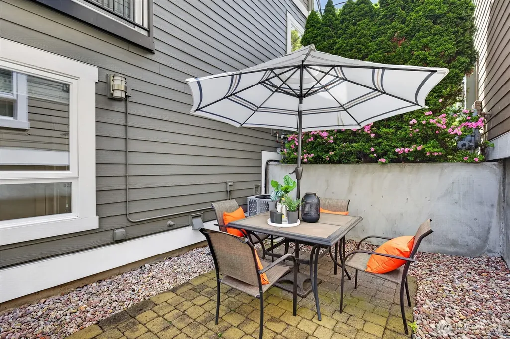 804 3rd Avenue N Seattle WA 98109