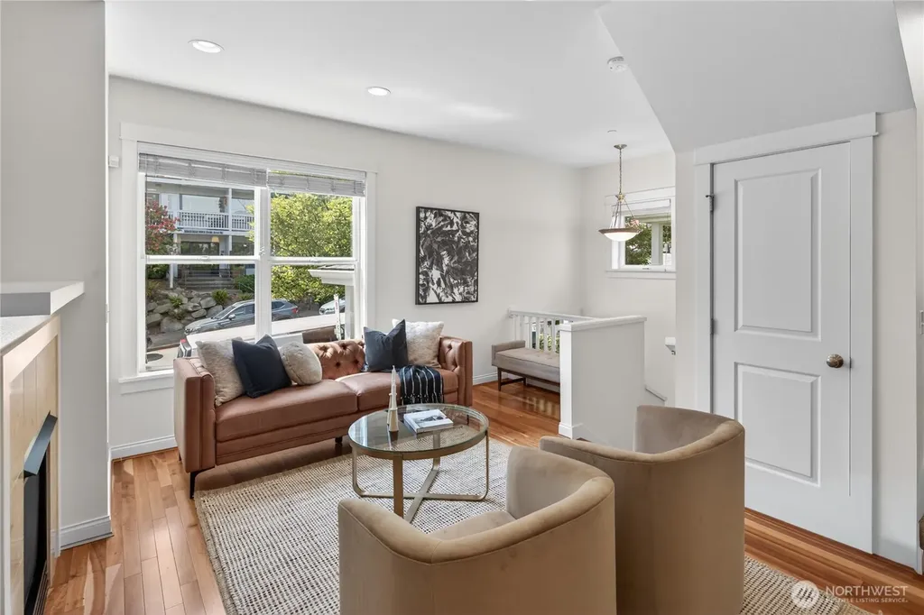 804 3rd Avenue N Seattle WA 98109