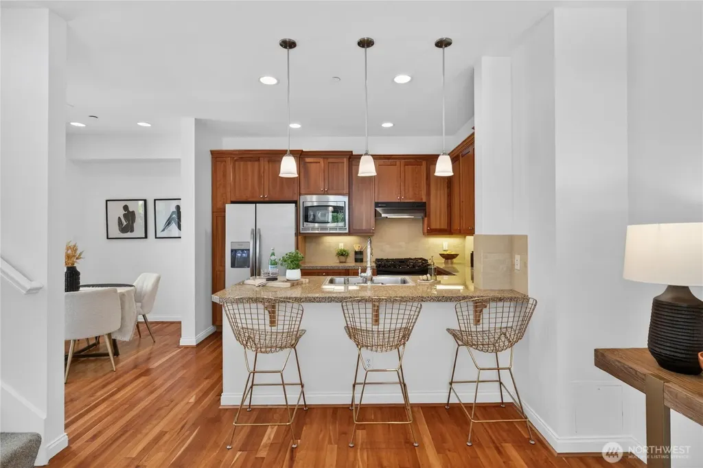 804 3rd Avenue N Seattle WA 98109