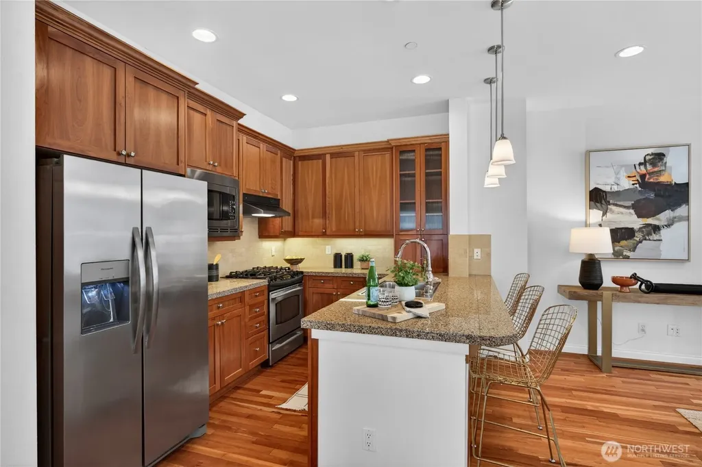 804 3rd Avenue N Seattle WA 98109