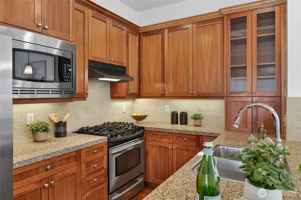 804 3rd Avenue N Seattle WA 98109