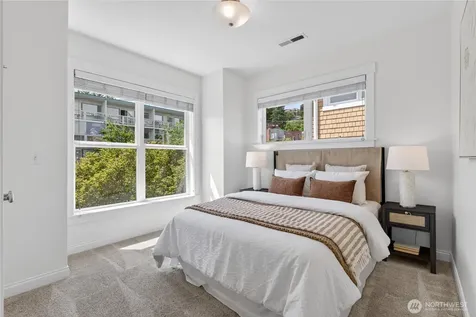 804 3rd Avenue N Seattle WA 98109