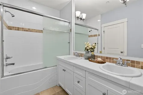 804 3rd Avenue N Seattle WA 98109