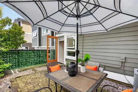 804 3rd Avenue N Seattle WA 98109