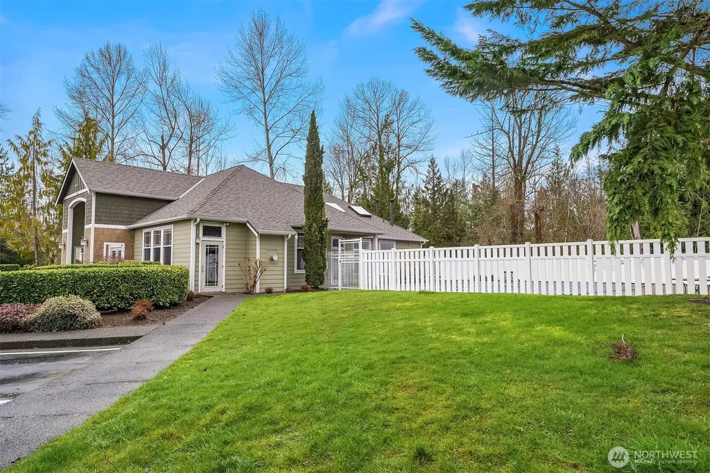 566 241st Lane SE Sammamish WA 98074