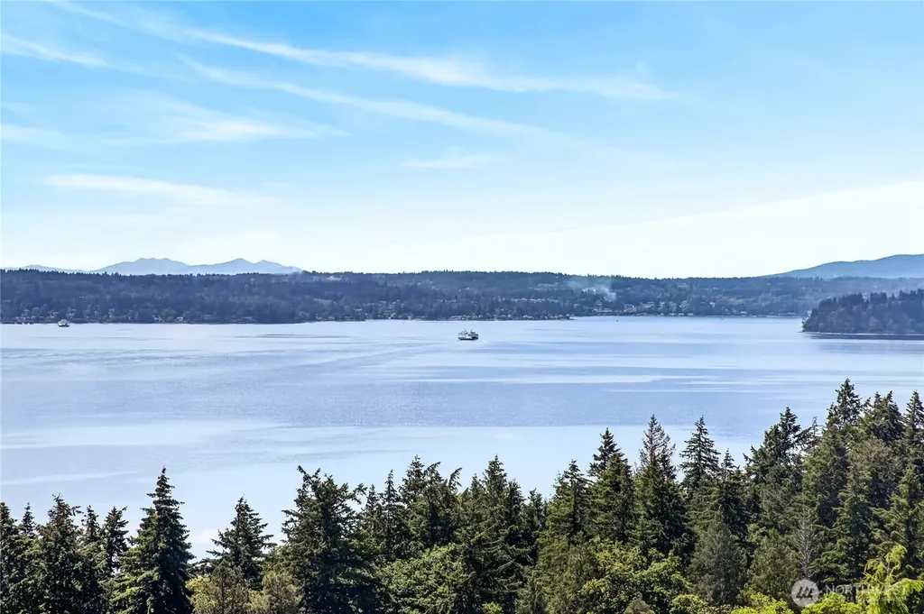 8261 Northrop Place SW Seattle WA 98136