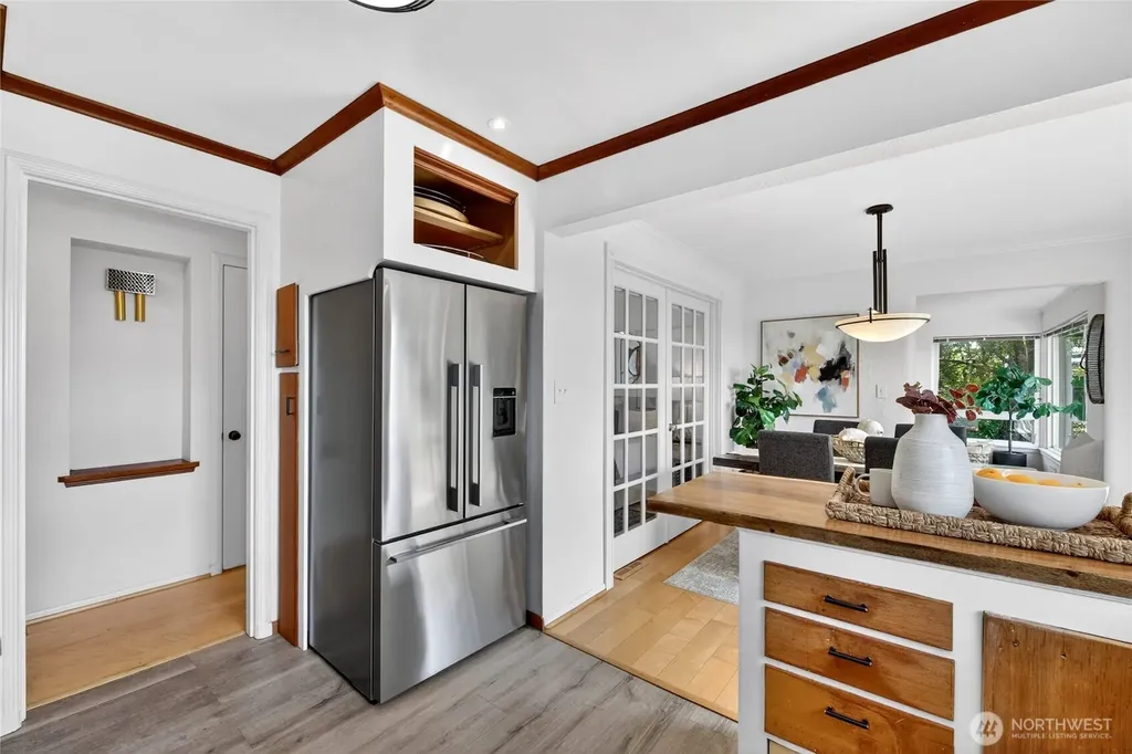8261 Northrop Place SW Seattle WA 98136