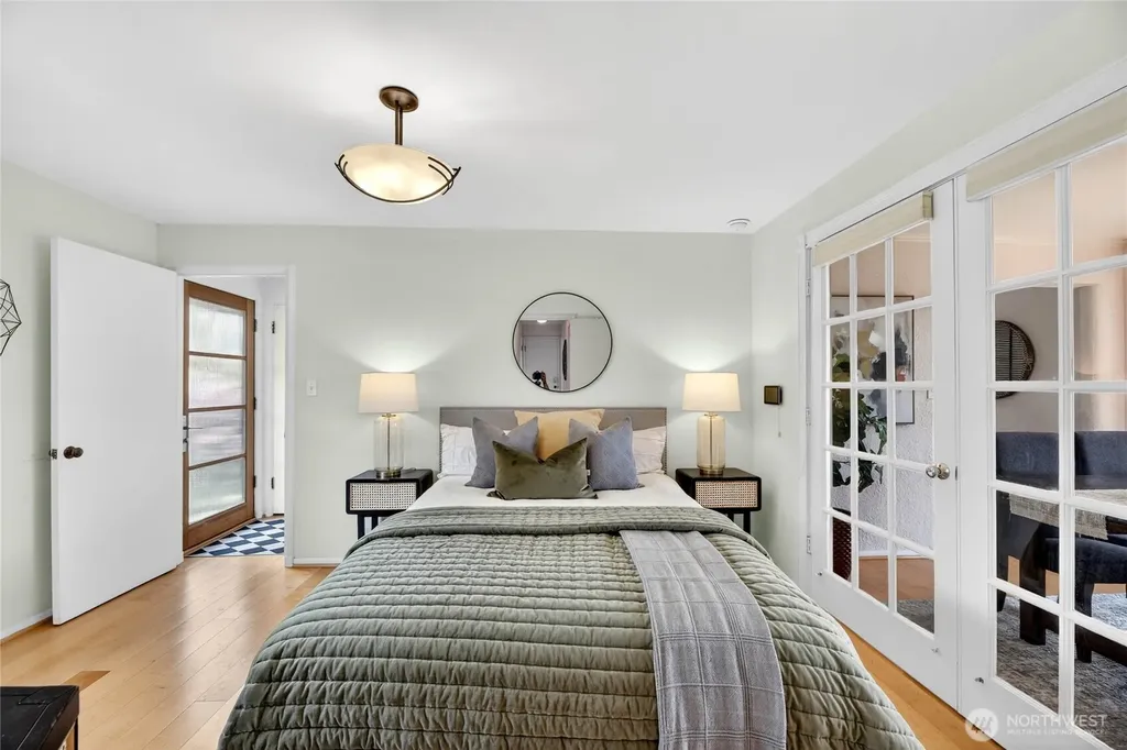 8261 Northrop Place SW Seattle WA 98136