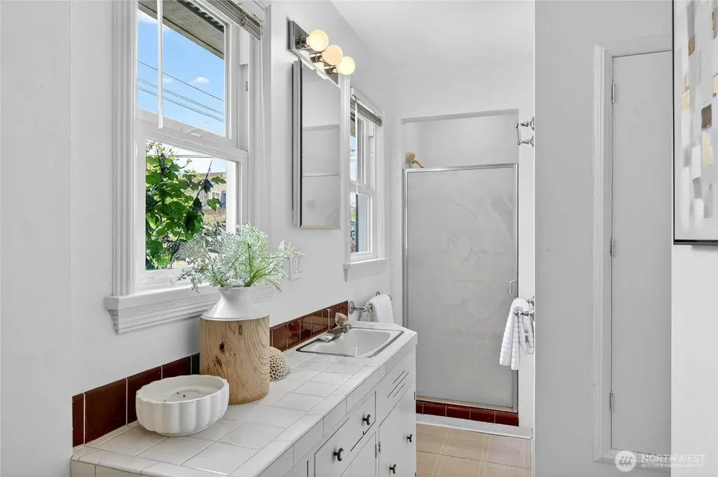 8261 Northrop Place SW Seattle WA 98136