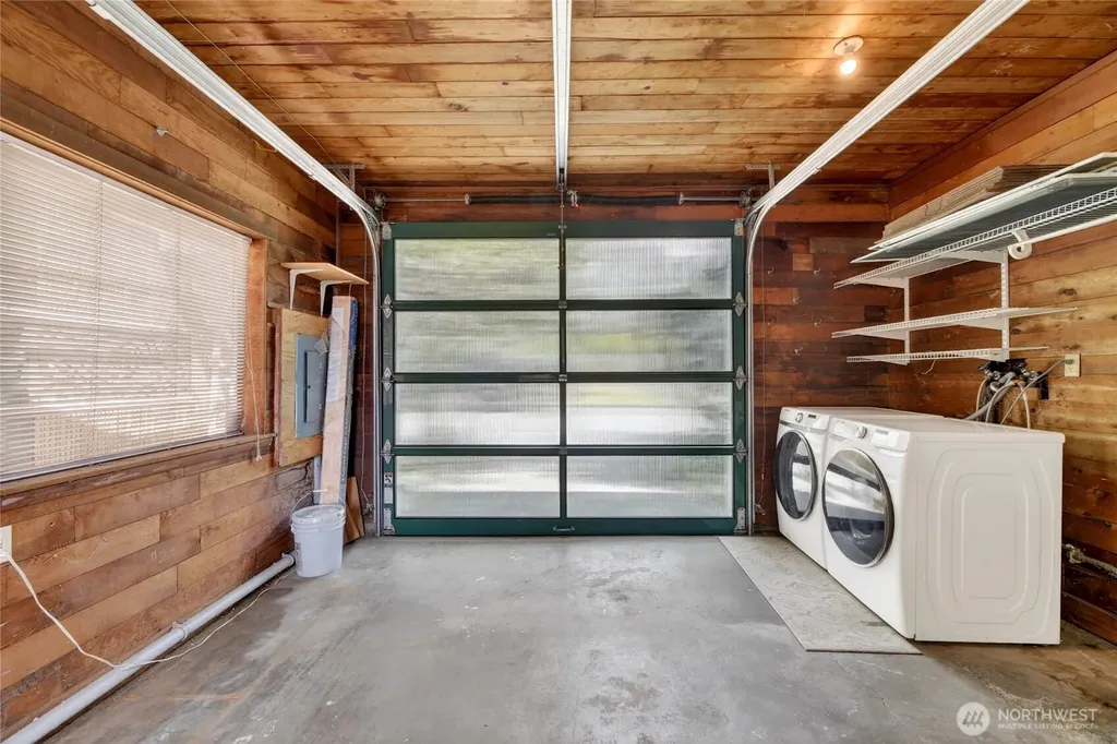 8261 Northrop Place SW Seattle WA 98136