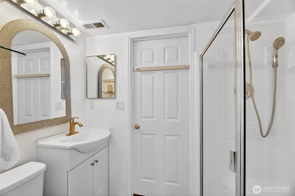 8261 Northrop Place SW Seattle WA 98136