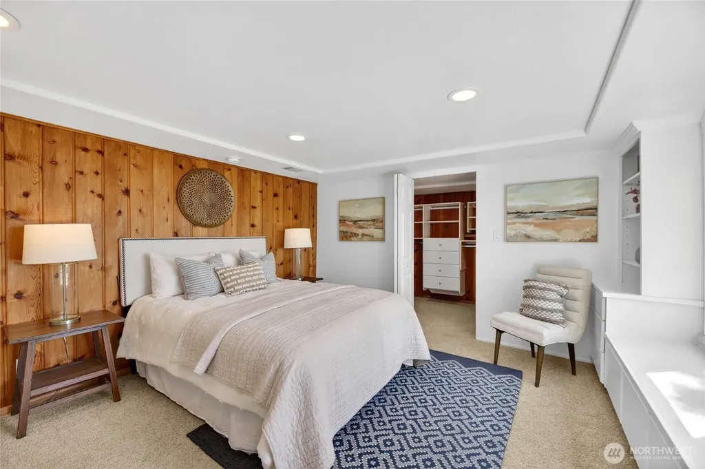 8261 Northrop Place SW Seattle WA 98136