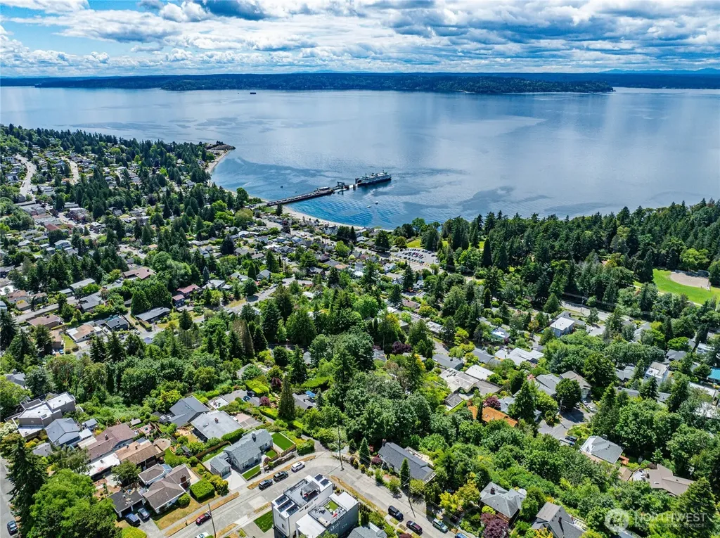 8261 Northrop Place SW Seattle WA 98136