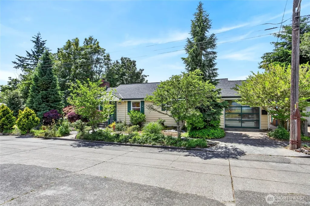 8261 Northrop Place SW Seattle WA 98136