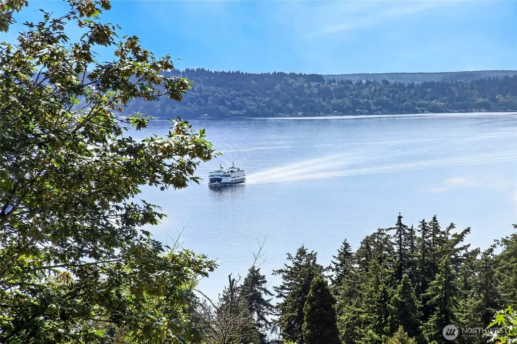 8261 Northrop Place SW Seattle WA 98136