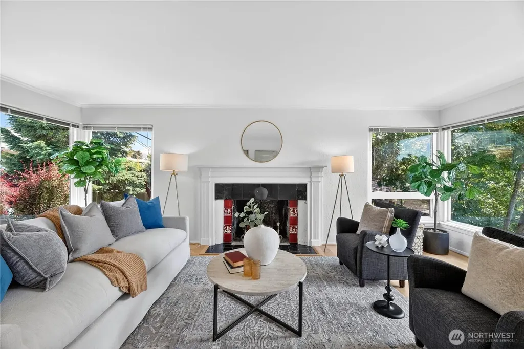 8261 Northrop Place SW Seattle WA 98136