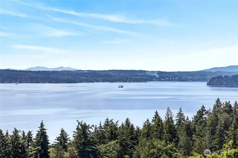 8261 Northrop Place SW Seattle WA 98136