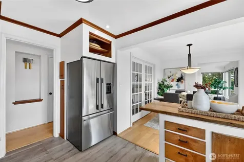 8261 Northrop Place SW Seattle WA 98136