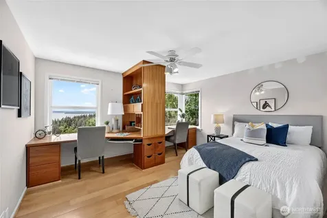 8261 Northrop Place SW Seattle WA 98136