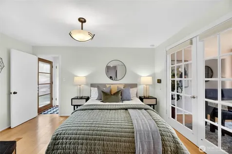 8261 Northrop Place SW Seattle WA 98136