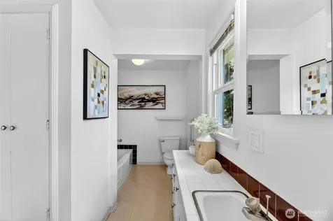 8261 Northrop Place SW Seattle WA 98136