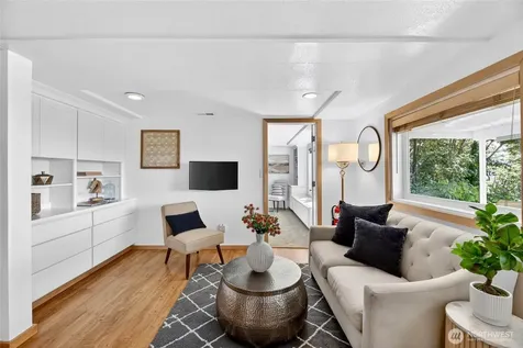 8261 Northrop Place SW Seattle WA 98136