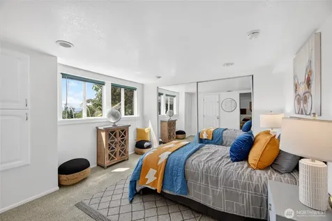 8261 Northrop Place SW Seattle WA 98136