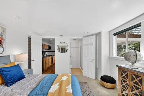 8261 Northrop Place SW Seattle WA 98136