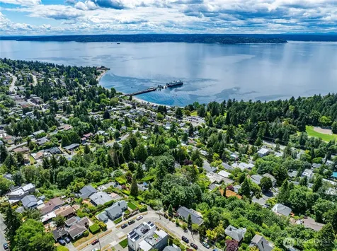 8261 Northrop Place SW Seattle WA 98136